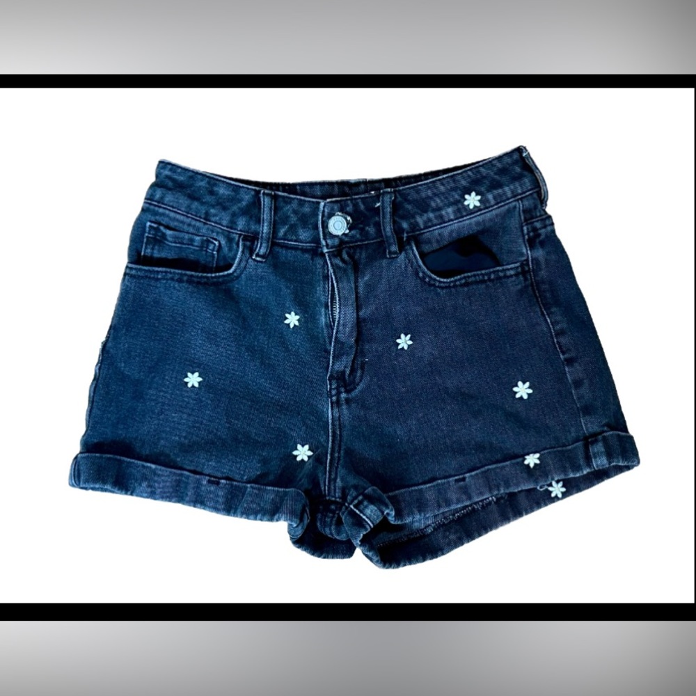 PacSun Black Denim Shorts Women’s Size 25 Daisy Flowers Mom Short Jeans